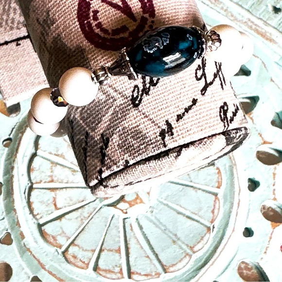 Milky white jade beaded handcrafted bracelet/ pure heart healing crystals - Picture 2 of 10